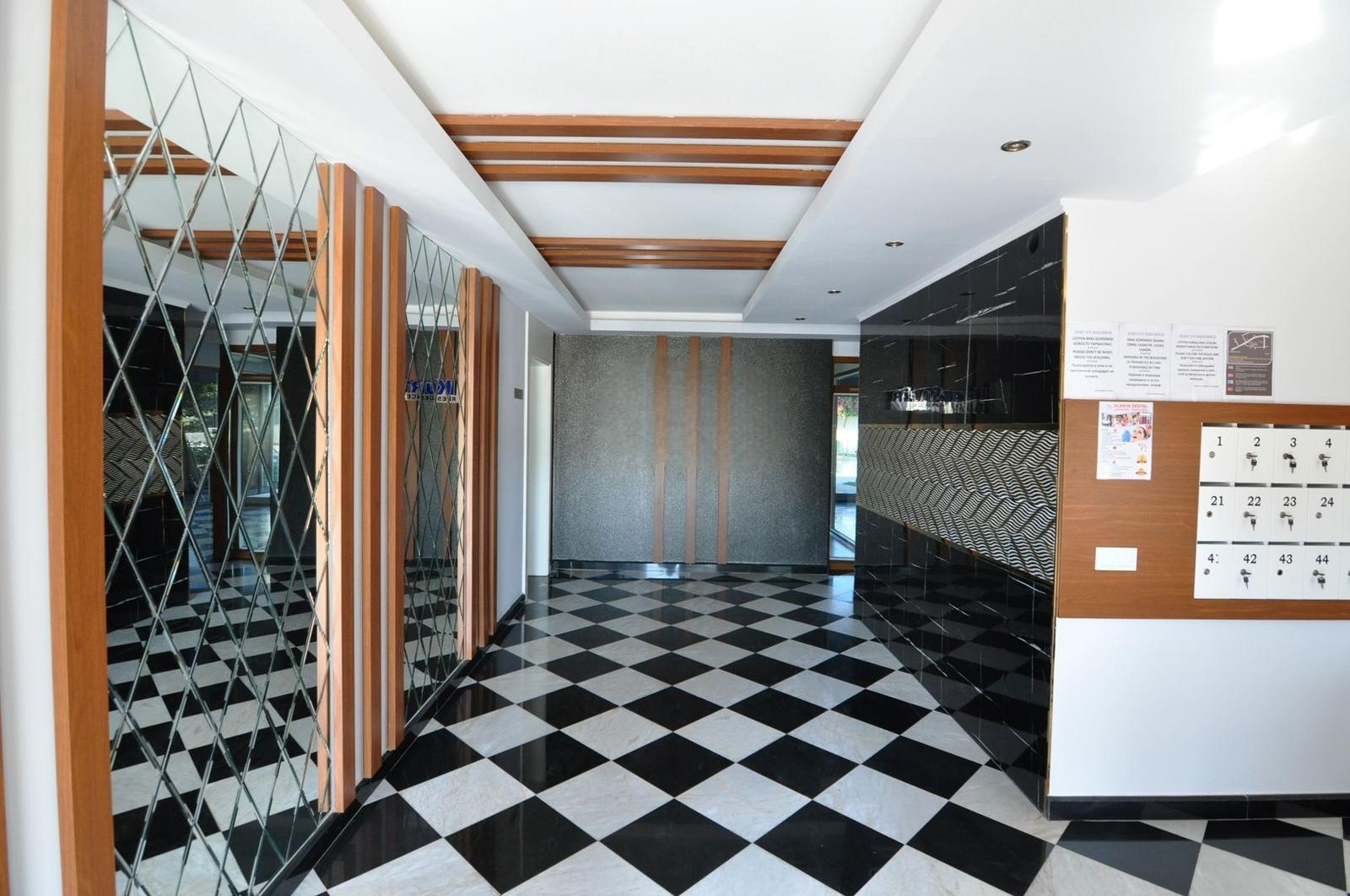 1+1 apartment in Mahmutlar – new furniture, 70 m², glazed balcony, sea and mountain views