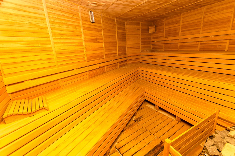 Tosmur’da çok katlı ahşap sedirleri ve taşlı sobası bulunan sauna