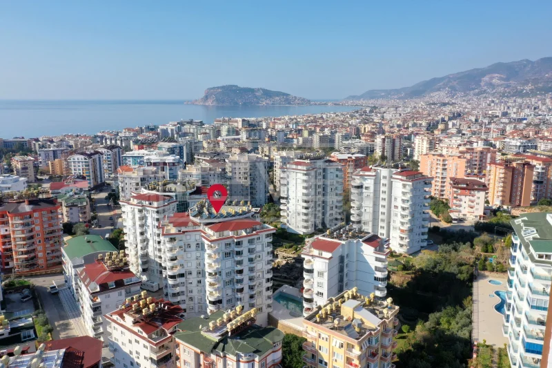 Havadan görülen beyaz bloklar ve kırmızı çatılar, Türkiye’de satılık 2+1 dairelerin yer aldığı sitede